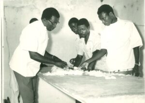 examining-specimens-on-post-mortem-–-poultry-sierra-leone-n.d